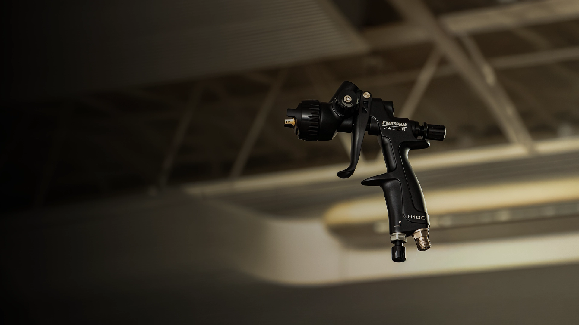 Valor H100 spray gun in the air